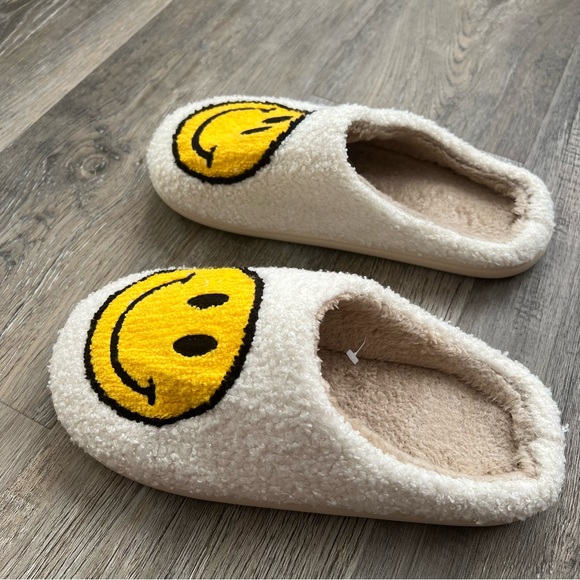 Smiley soft slippers - Picture 2 of 7